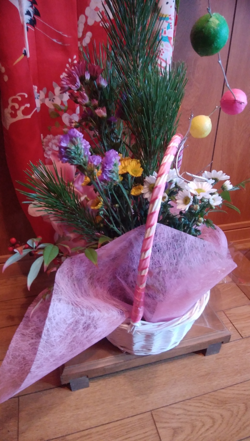 新春バスケットアレンジの作り方 手順 1 フラワーアレンジメント フラワー ガーデニング アトリエ ハンドメイドレシピ 作り方 と手作り情報サイト