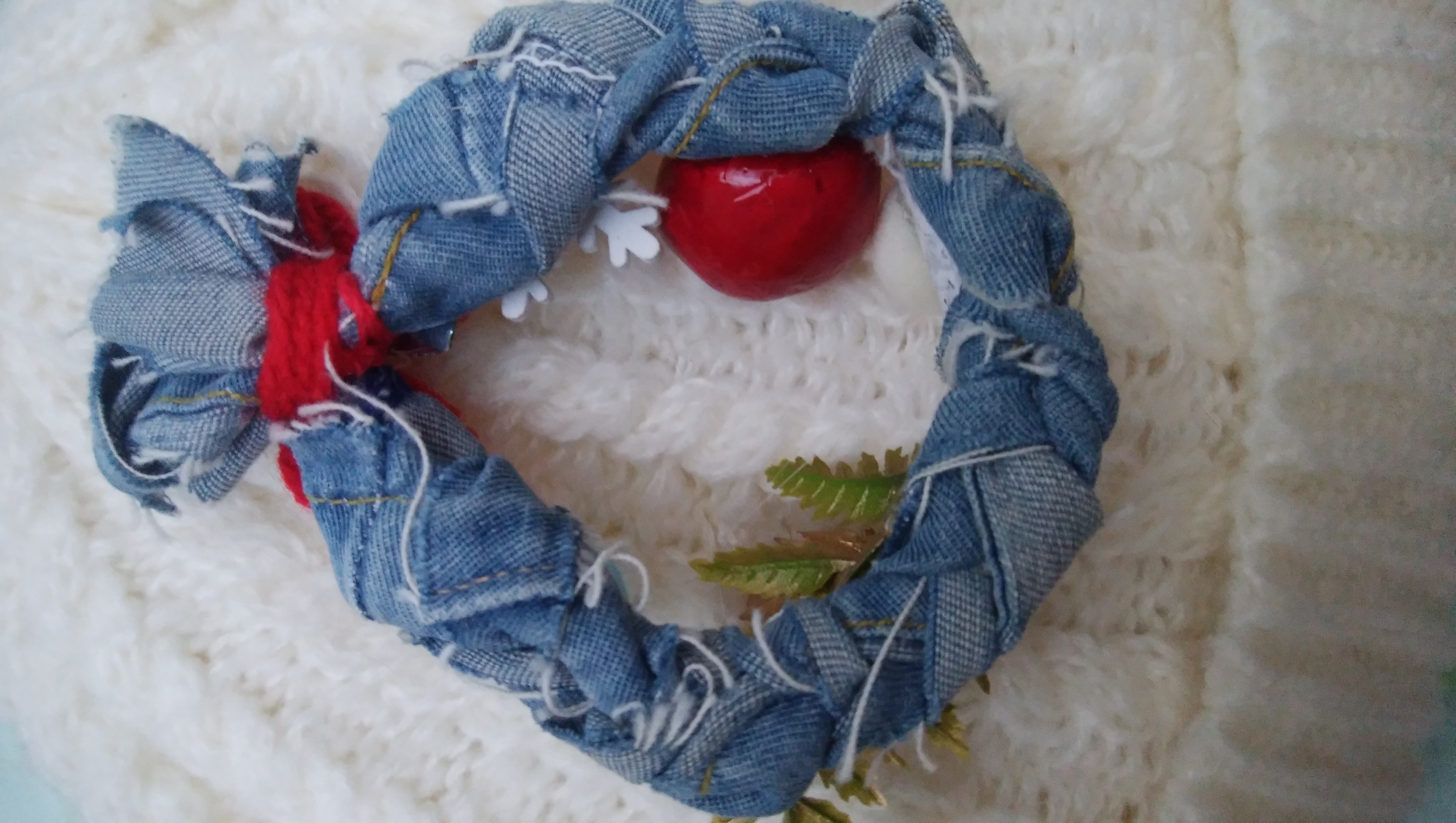 デニムリメイク ミニリースの作り方 手順 4 小物 リメイク デコレーション アトリエ ハンドメイドレシピ 作り方 と手作り情報サイト