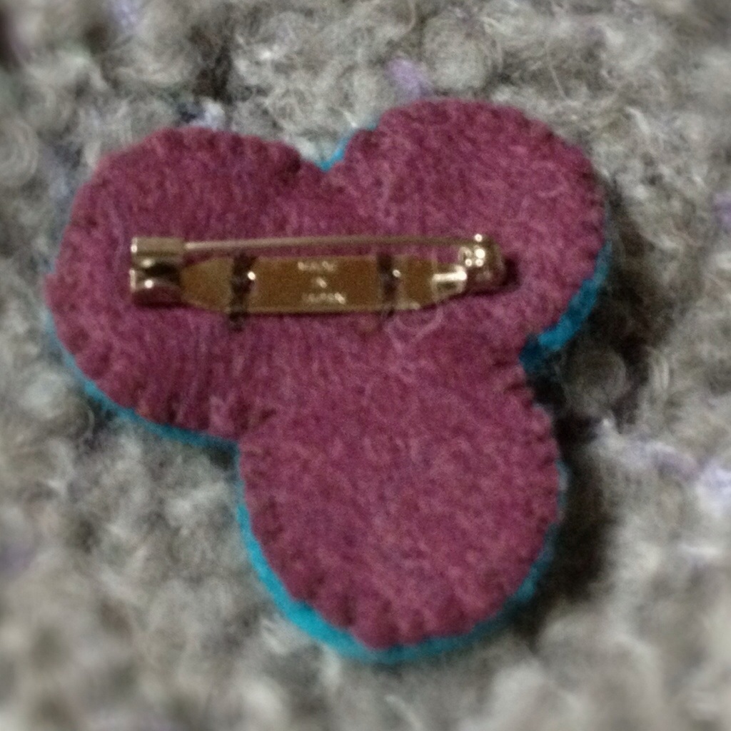 まんまるフェルトのブローチの作り方 手順 3 その他 その他 アトリエ ハンドメイドレシピ 作り方 と手作り情報サイト