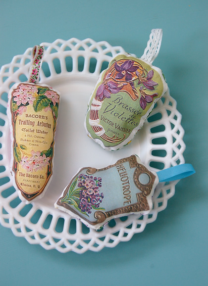 プリンタで簡単 アンティーク香水ラベルのサシェの作り方 その他 その他 アトリエ ハンドメイドレシピ 作り方 と手作り情報サイト