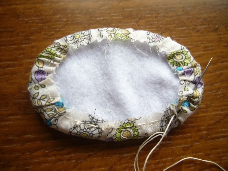 ふわふわ 布張りフェルトスリーピンの作り方 手順 6 その他 その他 アトリエ ハンドメイドレシピ 作り方 と手作り情報サイト