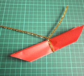 ポインセチアの鉢植え かんたん工作でクリスマス気分の作り方 手順 3 その他 紙小物 ステーショナリー アトリエ ハンドメイドレシピ 作り方 と手作り情報サイト