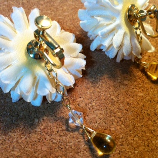 ボンフラワーパールイヤリングの作り方 手順 7 その他 その他 アトリエ ハンドメイドレシピ 作り方 と手作り情報サイト