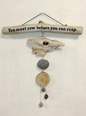 流木と石と砂文字の壁飾り H 49cm の作り方 手順 2 その他 アート 写真 アトリエ ハンドメイドレシピ 作り方 と手作り情報サイト