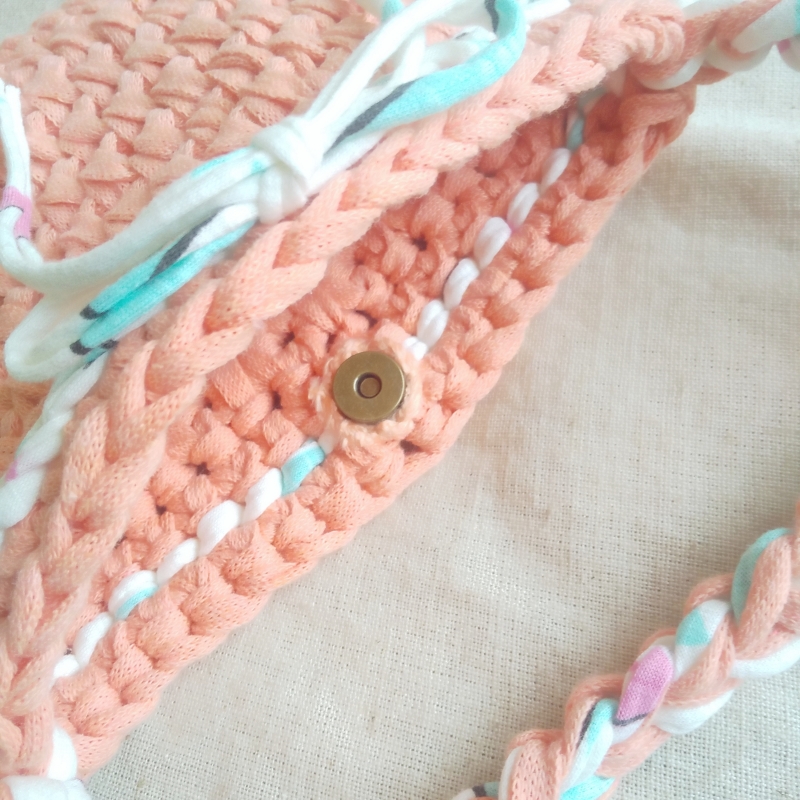 Kids用 tシャツヤーンのハンドバッグ の作り方 手順 8 その他 ファッション アトリエ ハンドメイドレシピ 作り方 と手作り情報サイト Kids用 tシャツヤーンのハンドバッグ の作り方 手順 8 その他 ファッション アトリエ ハンドメイドレシピ 作り方 と手作り情報サイト