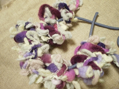 指編みのシュシュと花飾りの作り方 手順 3 その他 ファッション アトリエ ハンドメイドレシピ 作り方 と手作り情報サイト