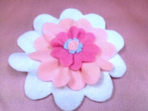 フェルトの花 簡単に立体感のアイディアレシピの作り方 手順 10 その他 その他 アトリエ ハンドメイドレシピ 作り方 と手作り情報サイト