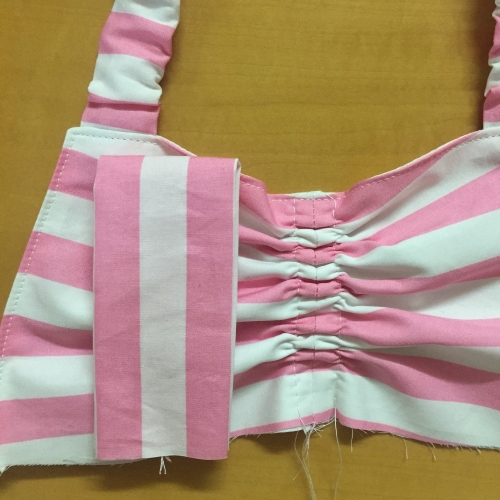 リボンの可愛い キッズエプロン の作り方 手順 13 その他 その他 アトリエ ハンドメイドレシピ 作り方 と手作り情報サイト リボンの可愛い キッズエプロン の作り方 手順 13 その他 その他 アトリエ ハンドメイドレシピ 作り方 と手作り情報サイト