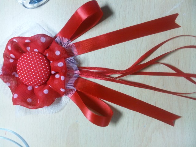 クルミボタンのロゼットの作り方 手順 13 ロゼット ウェディング アトリエ ハンドメイドレシピ 作り方 と手作り情報サイト