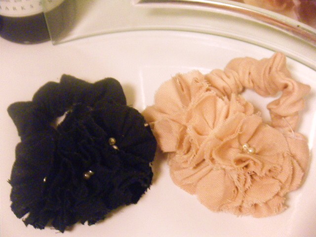 花いっぱいの大人なシュシュ 15の作り方 手順 13 その他 ファッション アトリエ ハンドメイドレシピ 作り方 と手作り情報サイト