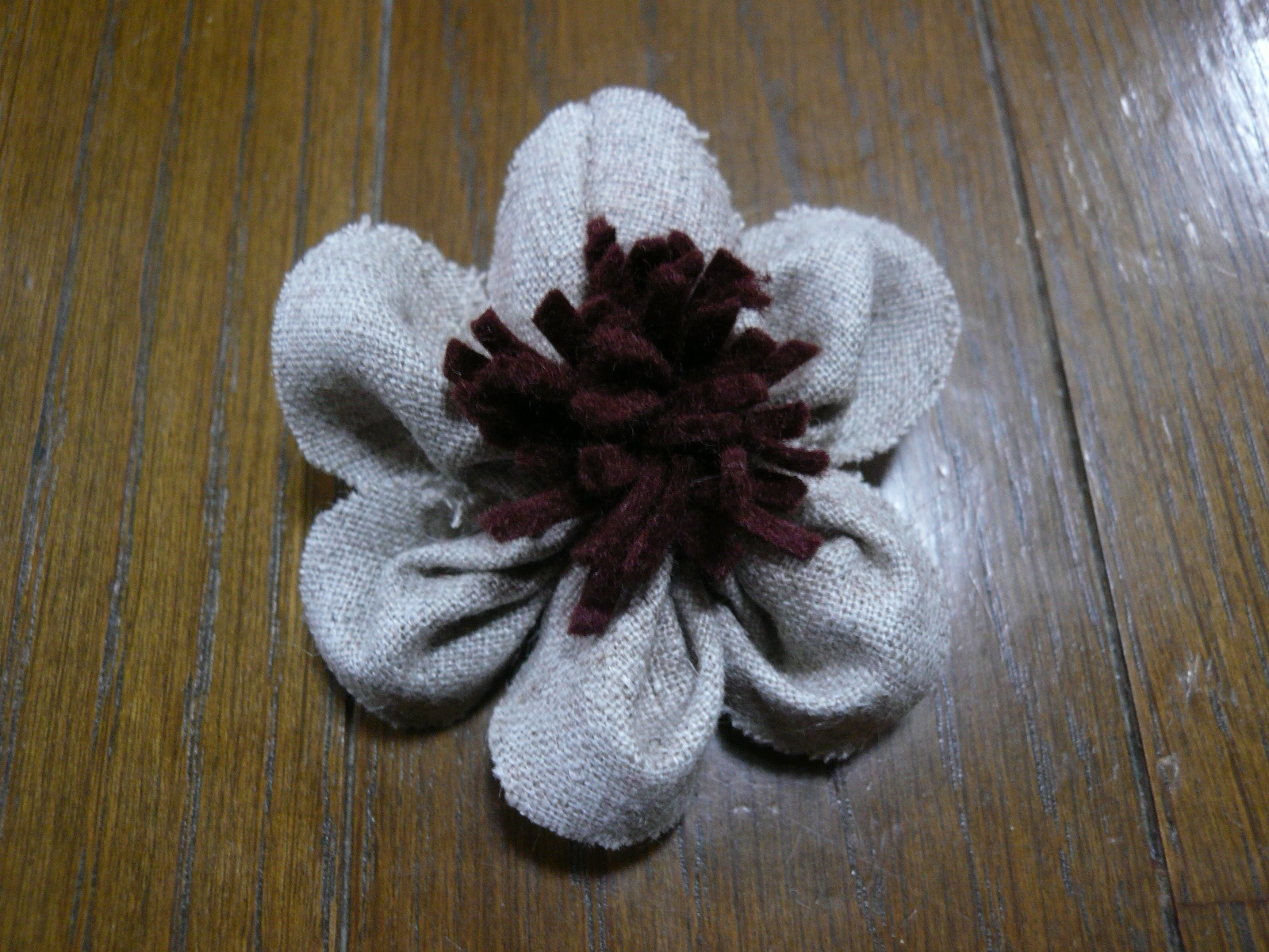 シンプルな花コサージュの作り方 手順 14 その他 その他 アトリエ ハンドメイドレシピ 作り方 と手作り情報サイト