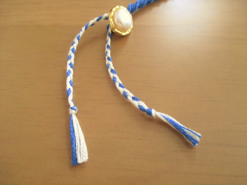 ミサンガ簡単装着の工夫 片輪 ボタン の作り方 手順 13 ブレスレット アクセサリー アトリエ ハンドメイドレシピ 作り方 と手作り情報サイト