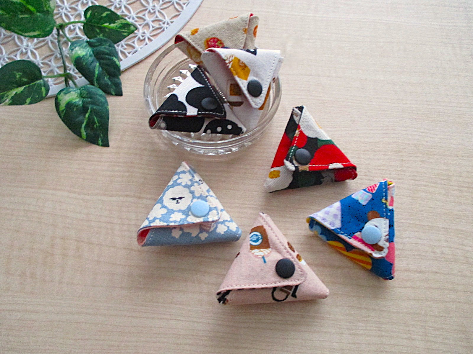 小さくてかわいい！！三角ミニコインケースの作り方 手順｜14｜財布｜バッグ・財布・小物｜ アトリエ | ハンドメイドレシピ（作り方）と手作り情報サイト