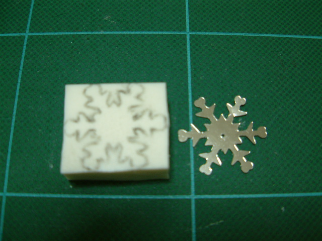 雪の結晶の消しゴムはんこの作り方 手順|1|消しゴムはんこ・スタンプ|紙小物・ステーショナリー| アトリエ ハンドメイドレシピ(作り方)と手作り情報サイト 雪の結晶の消しゴムはんこの作り方 手順|1|消しゴムはんこ・スタンプ|紙小物・ステーショナリー| アトリエ ハンドメイドレシピ(作り方)と手作り情報サイト