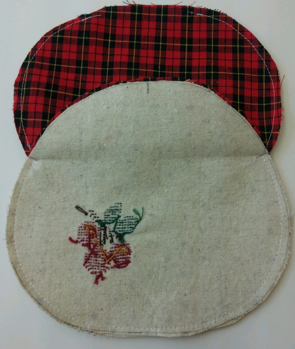 さくらんぼ刺繍のがま口の作り方 手順 5 バッグ バッグ 財布 小物 アトリエ ハンドメイドレシピ 作り方 と手作り情報サイト