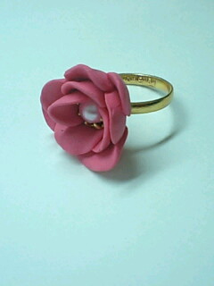 いらない指輪をリサイクル 粘土でバラの指輪の作り方 手順 4 その他 リメイク デコレーション アトリエ ハンドメイドレシピ 作り方 と手作り情報サイト