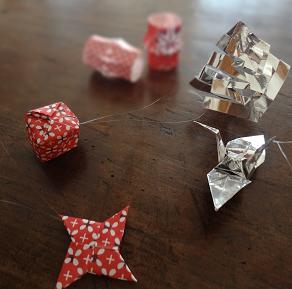 お正月まで飾れる 折り紙で作るオーナメント の作り方 手順 13 オーナメント パーティー アトリエ ハンドメイドレシピ 作り方 と手作り 情報サイト