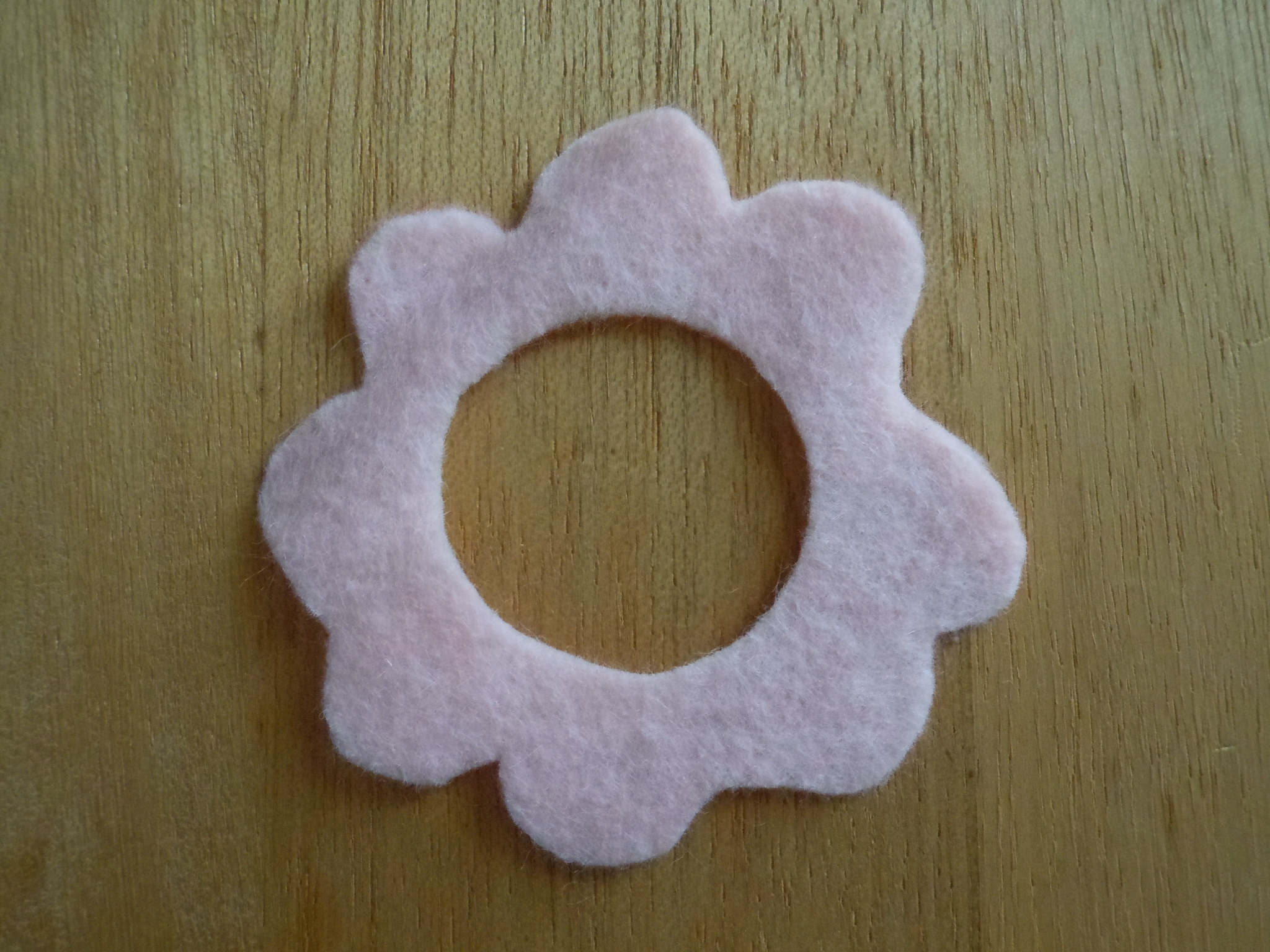 フェルトのお花ガーランドの作り方 手順 1 ガーランド パーティー アトリエ ハンドメイドレシピ 作り方 と手作り情報サイト