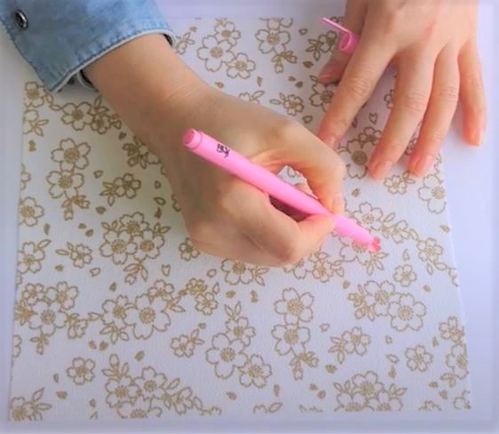 布に塗るぬりえ 花ぬりえ の作り方 手順 1 ポーチ バッグ 財布 小物 アトリエ ハンドメイドレシピ 作り方 と手作り情報サイト