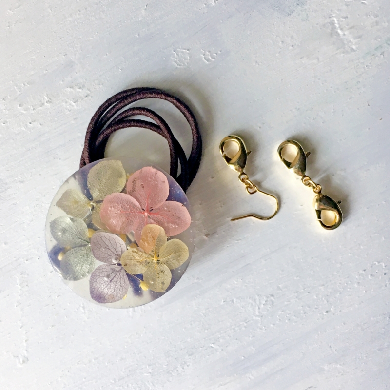 ヘアゴムとしても使える レジンで作るマスク留めの作り方 手順 16 マスクホルダー キャッチ マスク他 アトリエ ハンドメイドレシピ 作り方 と手作り情報サイト