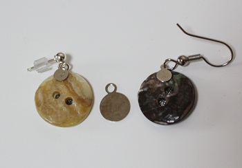 接着剤で貼るだけピアスの作り方 手順 1 その他 その他 アトリエ ハンドメイドレシピ 作り方 と手作り情報サイト