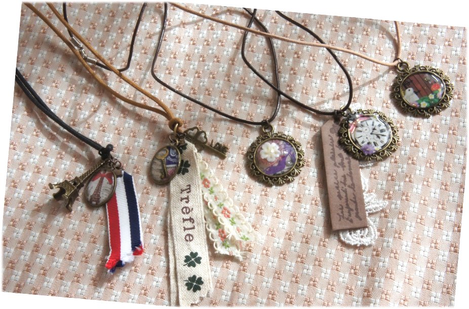 レジンのネックレス レースやリボン 革を使っての作り方 手順 6 その他 アート 写真 アトリエ ハンドメイドレシピ 作り方 と手作り情報サイト