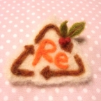 余りフェルトでロゴマーク♪