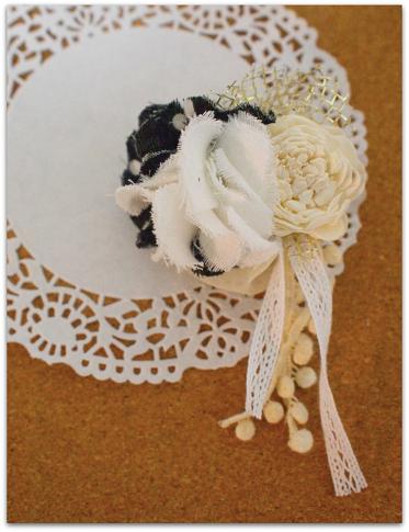 はぎれと造花のコサージュの作り方 手順 5 コサージュ ブローチ アクセサリー アトリエ ハンドメイドレシピ 作り方 と手作り情報サイト