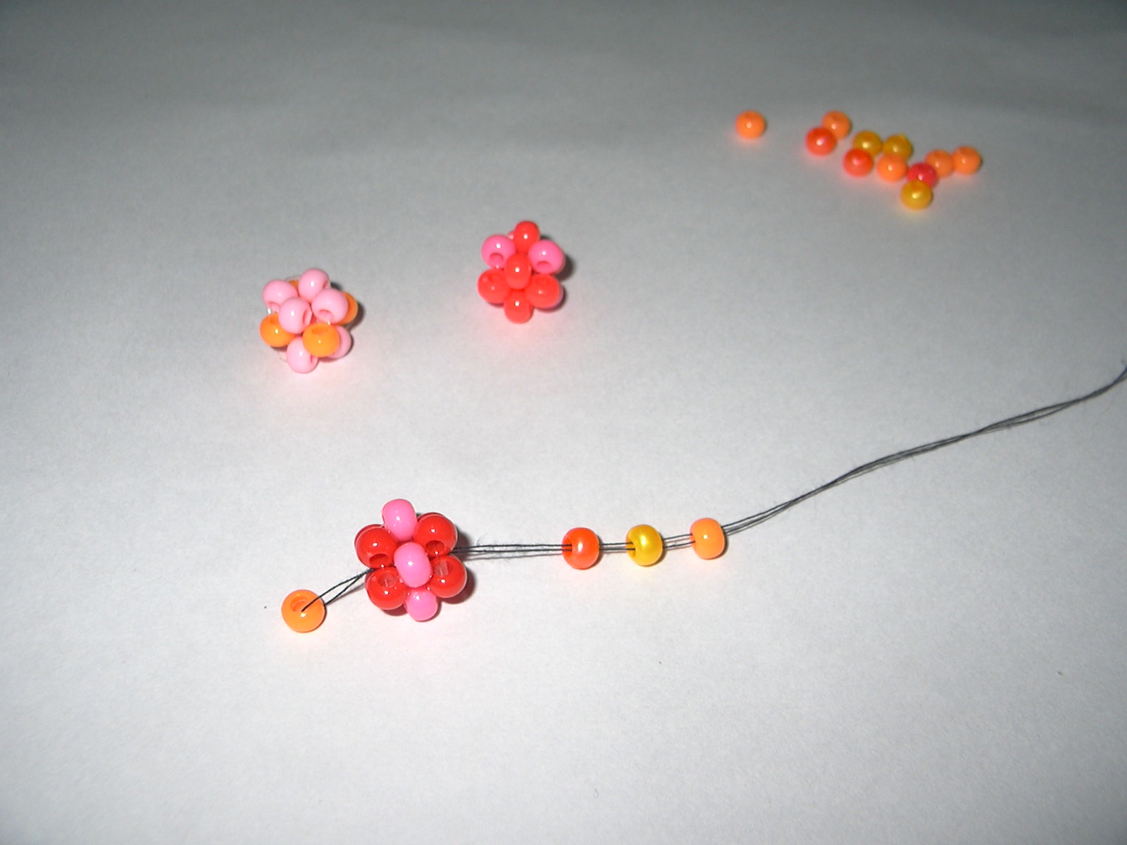 ビーズボール ストラップ キーホルダー 一列つなぎの作り方 手順 3 その他 その他 アトリエ ハンドメイドレシピ 作り方 と手作り情報サイト