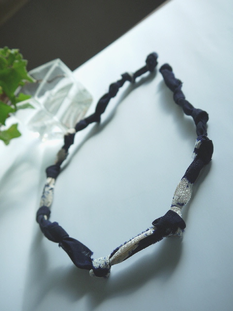 裂き布で簡単アクセサリー の作り方 手順 5 その他 ファッション アトリエ ハンドメイドレシピ 作り方 と手作り情報サイト