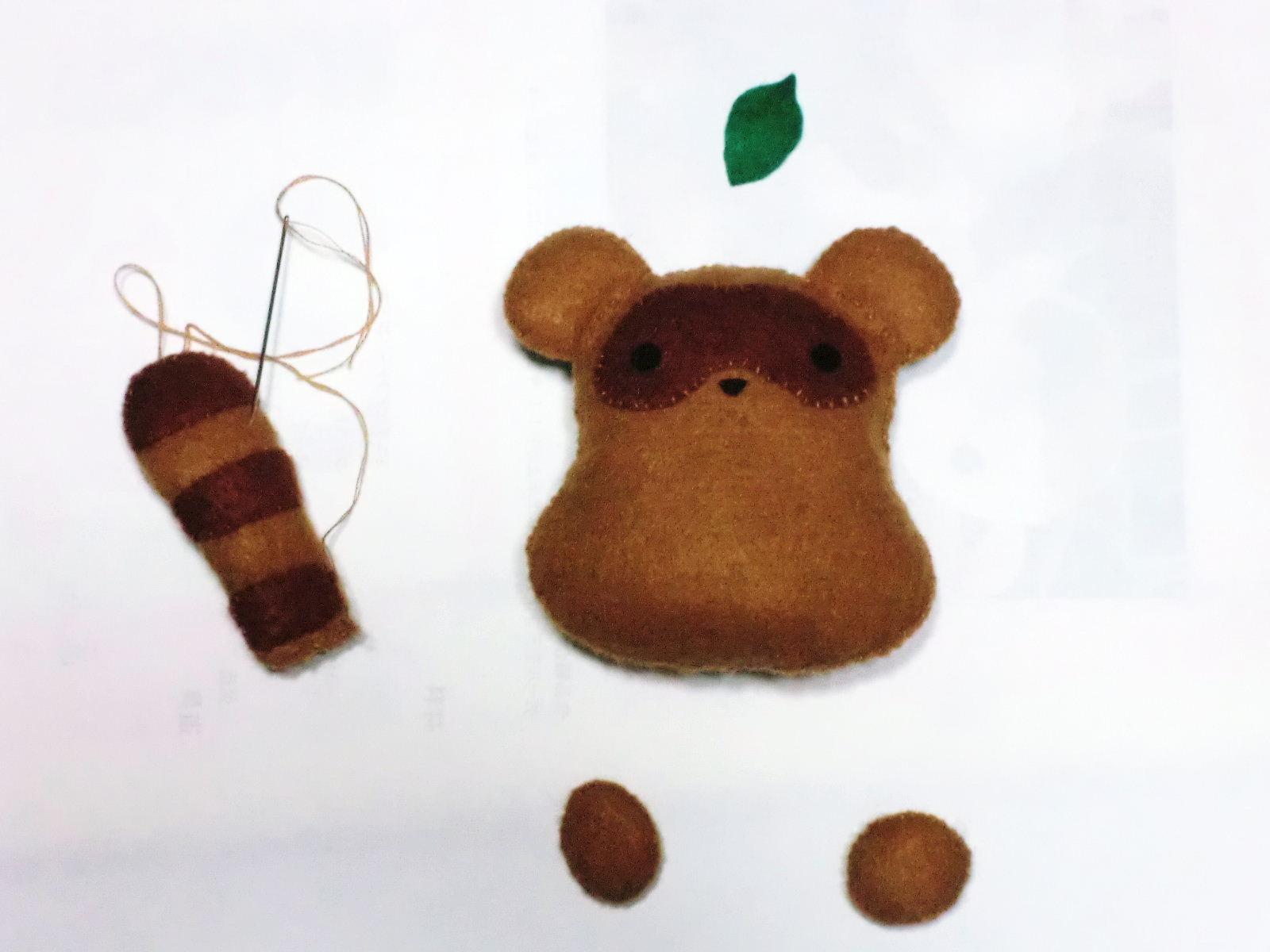 フェルトで渡狸の作り方 手順 3 ぬいぐるみ ぬいぐるみ 人形 アトリエ ハンドメイドレシピ 作り方 と手作り情報サイト